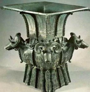 A bronze ware around 1500 BCE 商 四羊方尊