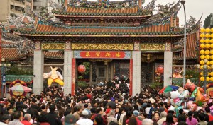 Temple going (往廟宇拜神上香)