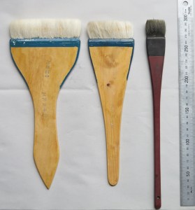 Broad brushes for colouring purposes
